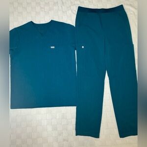 Figs Men's Teal Scrub Set Size Small New with tags